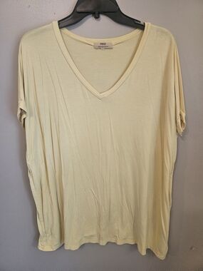 Piko 1988 Women’s V-Neck Short Sleeve Tee in Pale Yellow